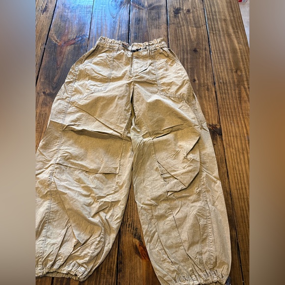 Urban Outfitters Pants - Urban Outfitters Beige Parachute Pants